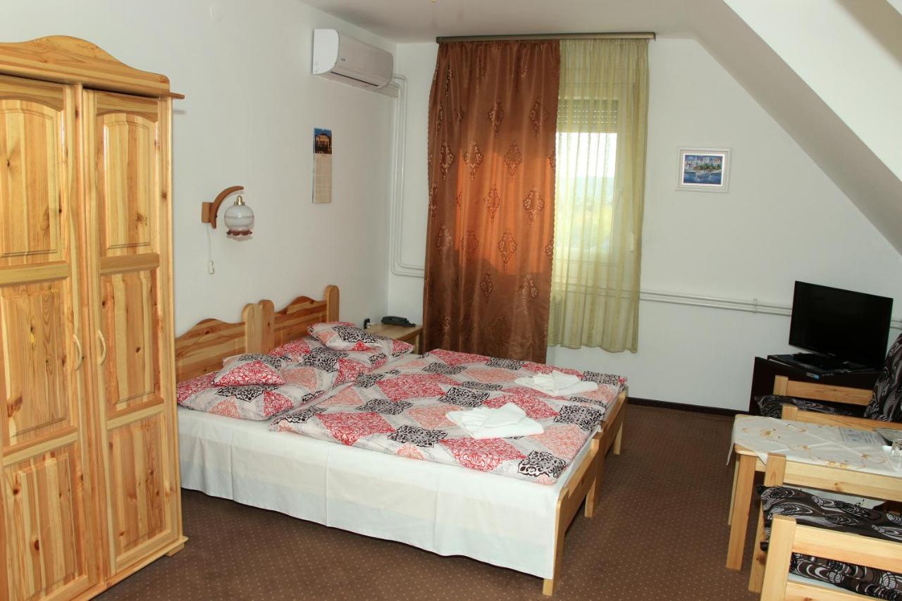 Olympos Panzio Hotel Budaörs Exterior foto